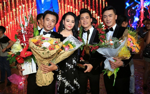 ‘Nghệ sĩ kẹo kéo’ Mạnh Nguyên giành quán quân 'Solo cùng bolero 2017'