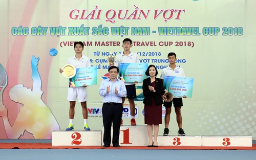 Tài năng trẻ Văn Phương đoạt cú đúp vô địch Giải quần vợt các cây vợt xuất sắc Việt Nam 2018