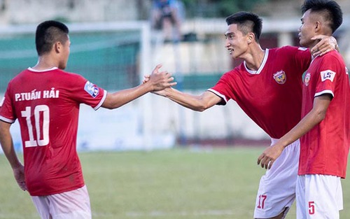 Đội của 'Mourinho Việt Nam' áp sát chức vô địch giải hạng nhất