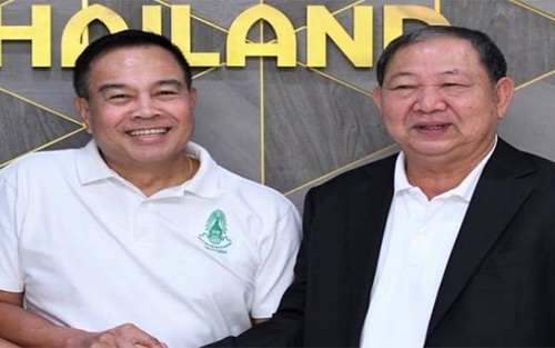 HLV Nishino may khi không bị Thái Lan cắt toàn bộ tiền lương