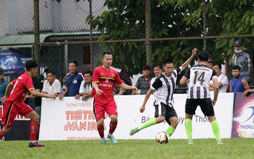 Cựu trung vệ tuyển Việt Nam toả sáng ở giải phong trào