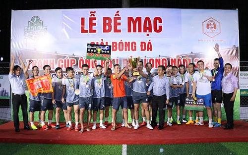 Bảo Long FC đăng quang ngôi vô địch giải bóng đá các ông bầu