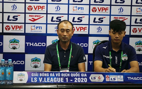 Bầu Đức mâu thuẫn chính mình, HAGL càng lận đận