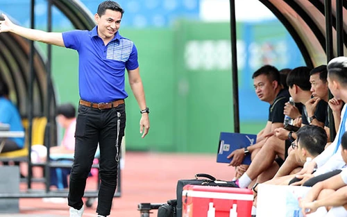 'Messi Thái' tiến cử Kiatisuk dẫn dắt đội tuyển Thái Lan