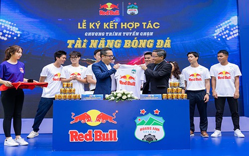 HLV Kiatisuk tin tuyển Việt Nam hơn Thái Lan ở vòng loại World Cup
