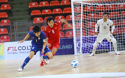 Đội trưởng futsal Thái Lan phải phẫu thuật vì gãy mũi