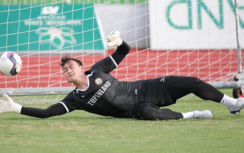 Văn Lâm phơi bày điểm yếu của Hà Nội FC