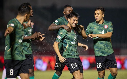 Lee Nguyễn 'giải cứu' Bùi Tiến Dũng và CLB TP.HCM