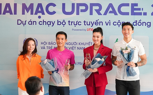 Văn Hậu cùng Hoa hậu Đoàn Thu Thủy là Đại sứ giải chạy vì cộng đồng