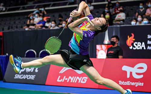 Thùy Linh thẳng tiến chung kết giải cầu lông quốc tế