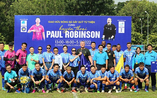 Huyền thoại đội tuyển Anh Paul Robinson phấn khích tại Việt Nam