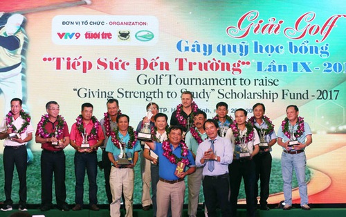 Hơn 10 tỷ đồng giúp tân sinh viên qua giải golf gây quỹ học bổng 'Tiếp sức đến trường' lần 9 năm 2017