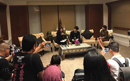 Viral Fest Asia 2017: Sơn Tùng M-TP tự tin trả lời báo giới tại Thái Lan