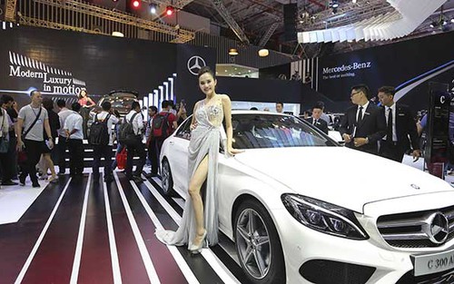 Mercedes-Benz giới thiệu C-Class mới tại Triển lãm Ô tô Việt Nam 2017