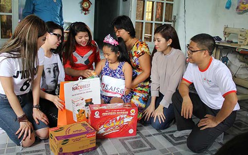 Hàng ngàn người 'thắp lửa' yêu thương vì nạn nhân chất độc da cam