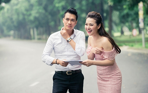 Phan Hải ‘Người phán xử’ đắm đuối bên ‘vợ mới’ xinh đẹp