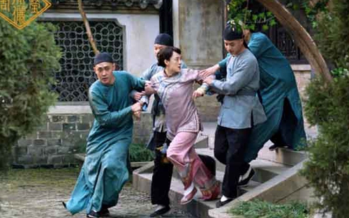 Phim ‘Năm ấy hoa nở trăng vừa tròn’ tập 27-28: Tôn Lệ trồng anh túc, Tam Thúc giết vợ rồi tự vẫn