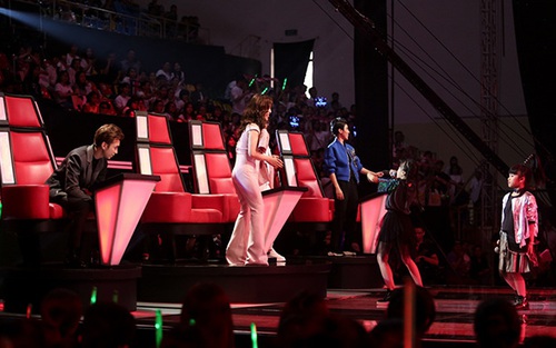 The Voice Kids tập 6: ‘Em gái mưa’ Hương Tràm cùng ‘Ba con quạ’ gây 'bão'