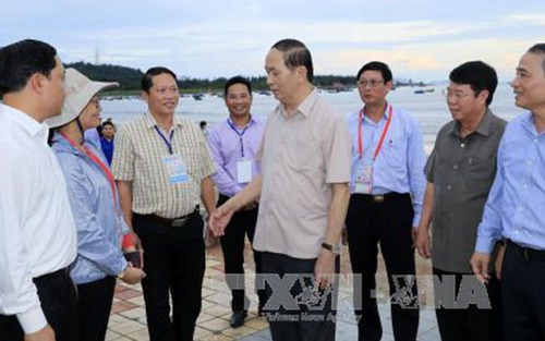 Chủ tịch nước Trần Đại Quang kiểm tra công tác khắc phục hậu quả bão số 12 tại Đà Nẵng