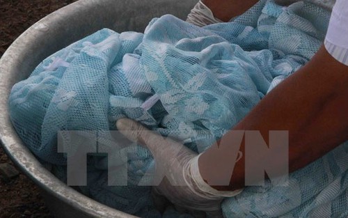 Hai trẻ nhỏ 5 tuổi và 5 tháng tuổi nguy kịch do mắc sốt rét