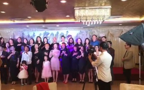 VIDEO Quyền Cục trưởng Cục NTBD đệm piano cho ca sĩ hát Quốc ca mừng U23 Việt Nam