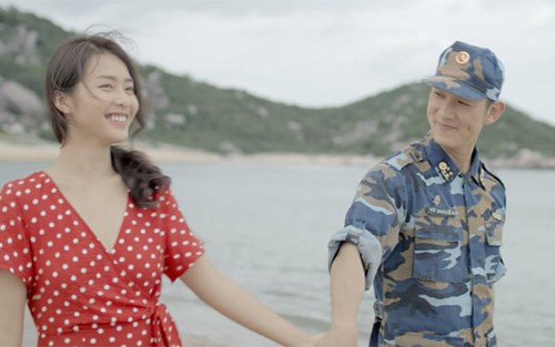 VIDEO 'Hậu duệ mặt trời Việt Nam' công bố nhạc phim 'Bên em là anh' ngọt lịm