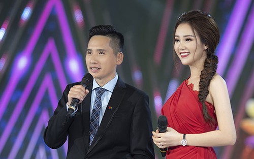 Chào 2019 - Và hoa sẽ nở: Á hậu Thụy Vân chỉ muốn 'đổ gục' vì ghi hình 14 tiếng liên tục