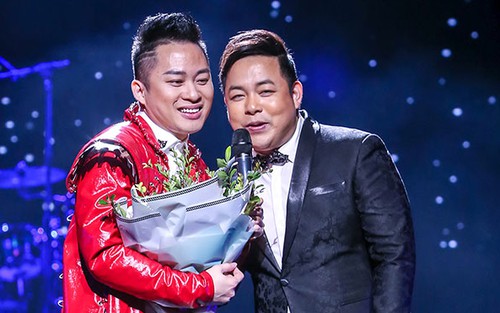 Liveshow 'Người tình': Tùng Dương hát nhạc xưa khiến Quang Lê phấn khích