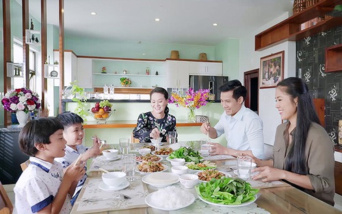 Xem 'Gạo nếp gạo tẻ' tập 92: Hai bên gia đình ủng hộ, Tường cưới Hương 'liền tay'?