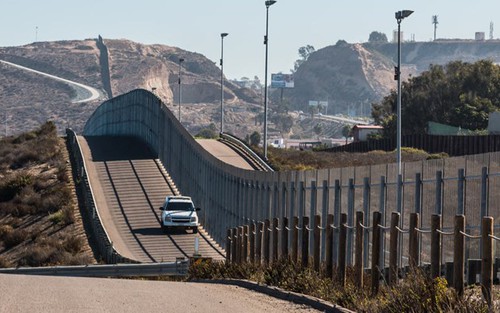 Giải pháp công nghệ cho bức tường biên giới giữa Mỹ và Mexico