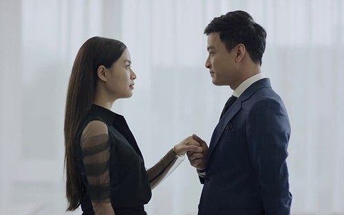'Mê cung' tập 1 gây ám ảnh với kẻ biến thái bí ẩn, Hồng Đăng yêu Hoàng Thùy Linh ngọt ngào