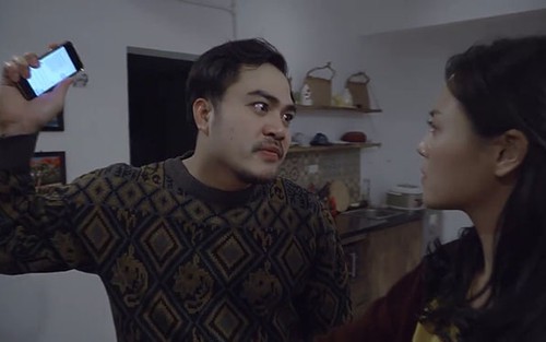 VIDEO 'Về nhà đi con' tập 34: Khải nổi điên cưỡng bức Huệ sau khi đọc tin nhắn của Thư