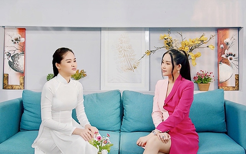 Lê Âu Ngân Anh làm YouTuber kết nối giới trẻ