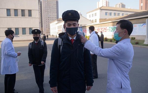 Dịch COVID-19: Triều Tiên thông báo ca nghi nhiễm virus SARS-CoV-2 đầu tiên
