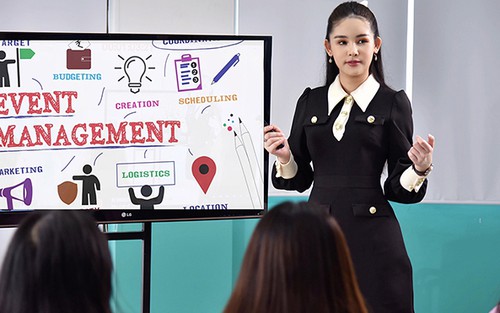 Hoa hậu Lê Âu Ngân Anh chính thức trở thành Giảng viên Đại học