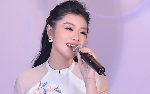 Sao mai Thu Hằng mang hơi thở mới trẻ trung cho 'nhạc đỏ'