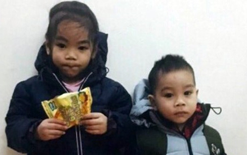 Hai cháu bé bị bỏ rơi trên bờ đê sông Hồng đang được chăm sóc chu đáo