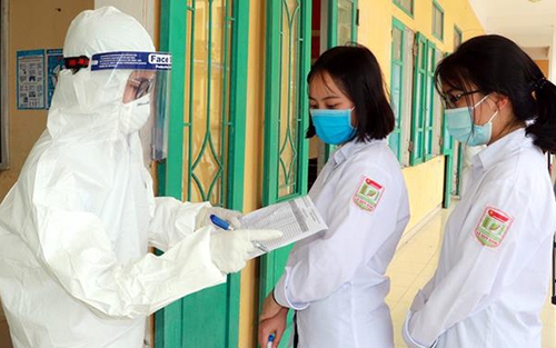 Dịch Covid-19: Xét nghiệm cho hơn 1.000 giáo viên và học sinh ở Nam Định