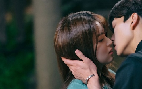 Khán giả bàn luận loạt cảnh 19+ của Han So Hee và Song Kang trong 'Nevertheless'