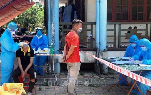 Học sinh TP. Hải Dương chuyển sang học trực tuyến do ca F0 trong trường học