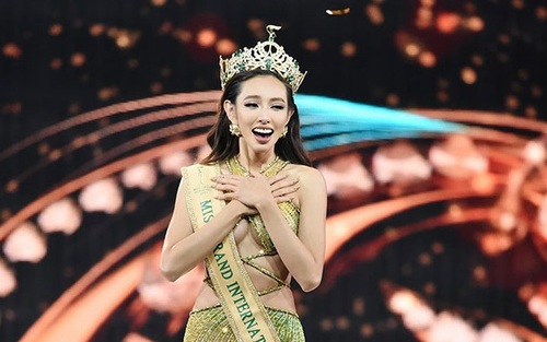 Khoảnh khắc lịch sử Thùy Tiên đăng quang Hoa hậu Hòa bình quốc tế 2021