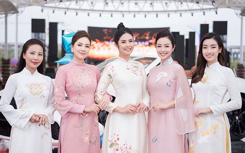 MC Jennifer Phạm, Mai Ngọc khoe nét dịu dàng với áo dài Ngọc Hân