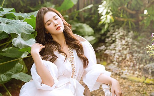 Huyền Lizzie đẹp mong manh và quyến rũ trong bộ ảnh mới