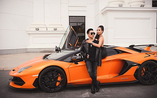 Quang Hà lái siêu xe Lamborghini du xuân cùng 'người tình tin đồn'