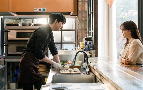'Hẹn hò chốn công sở': Tea Moo - Ha Ri 'dở khóc dở cười' khi yêu đương 'lén lút'