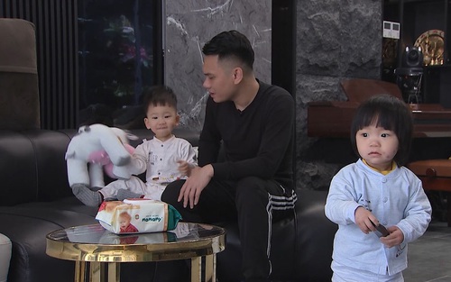 'Mẹ vắng nhà ba là siêu nhân': 'Tan chảy' trước vẻ đáng yêu của các nhóc tì nhà sao Việt