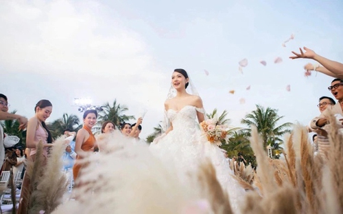 Minh Hằng chọn cỏ lau trang trí đám cưới, lý do thật bất ngờ!