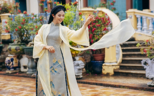 Ngọc Hân đưa áo dài 'Tĩnh' 'du ngoạn' từ Bắc vào Nam
