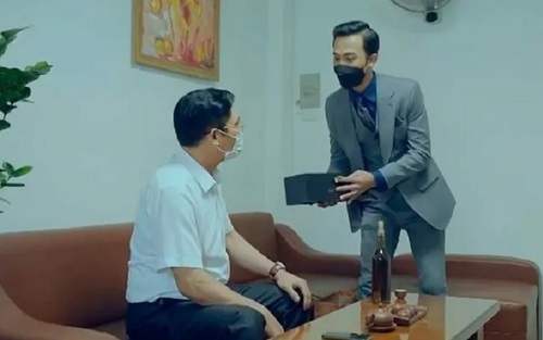 Phim Đấu trí: Tuấn 'nháy' trải đầy tiền mua chuộc Vụ trưởng và giám đốc CDC