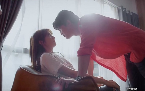 Phim 'Thương ngày nắng về': Doãn Quốc Đam - Ngọc Huyền áp lực trước cảnh tình cảm